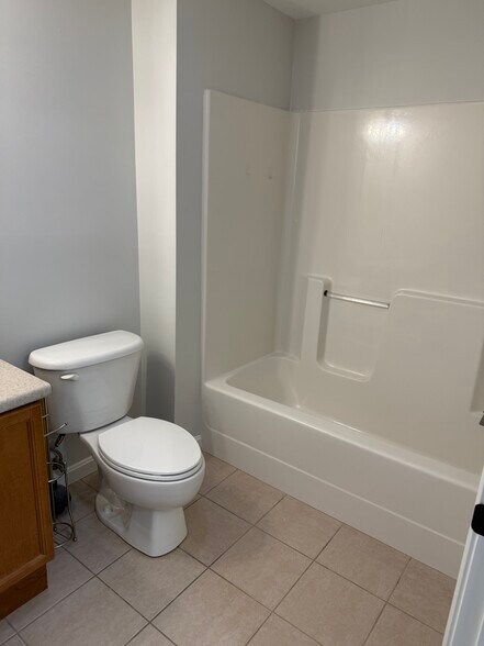 Building Photo - 16 Crestview Cir