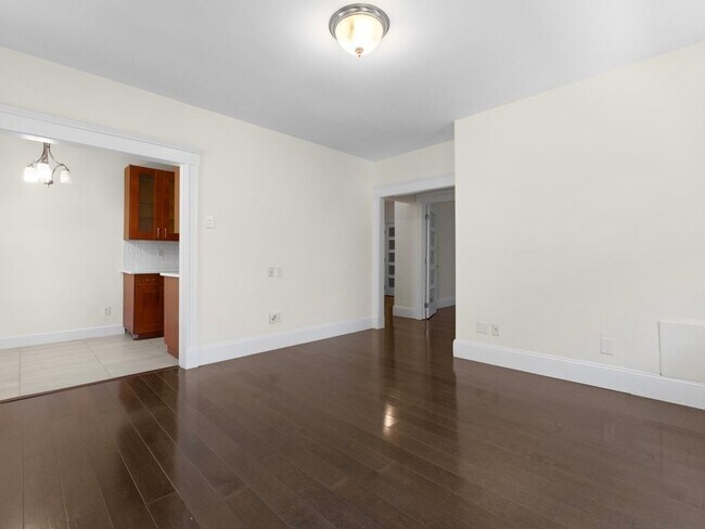 Building Photo - 62 Queensberry St