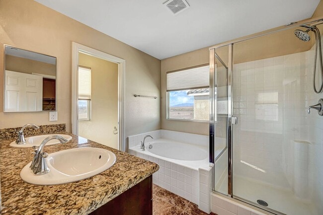 Building Photo - Henderson Home with Beautiful Strip Views