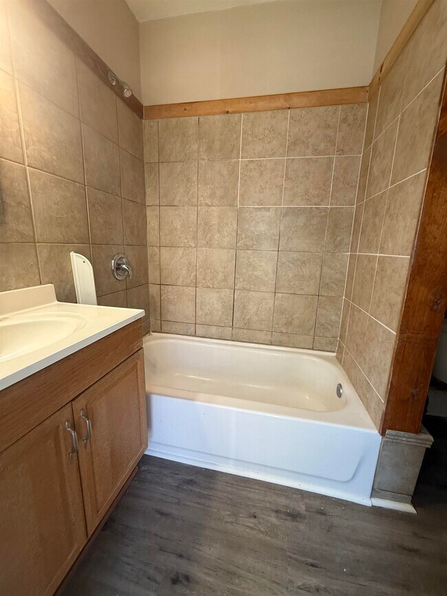 Building Photo - 42 Franklin St