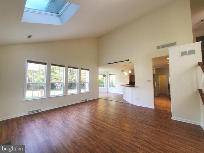 Building Photo - 5 Bandcroft Dr