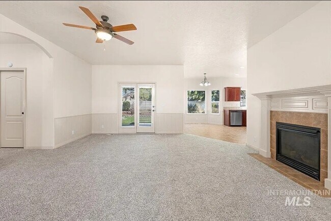 Building Photo - 850 W Heather Woods Dr