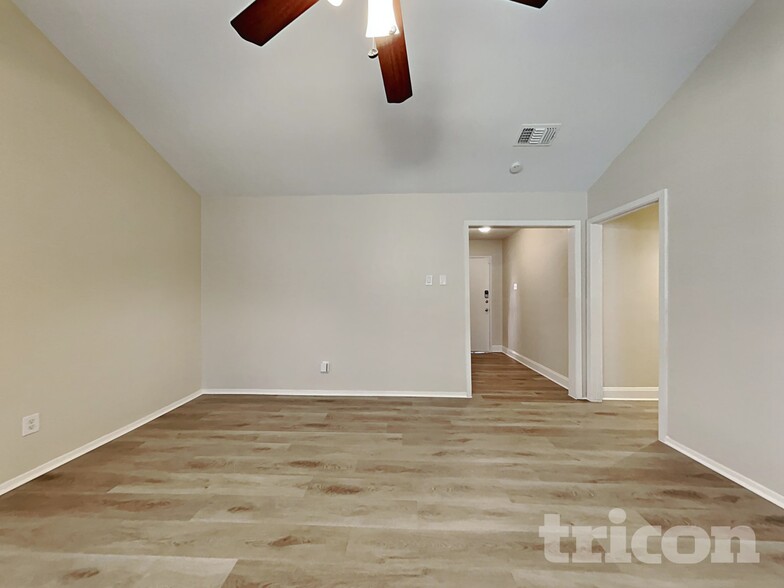 Building Photo - 711 Darnel Ln