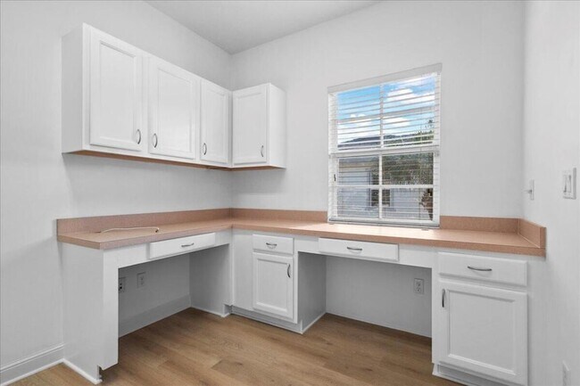 Building Photo - 556 Tomahawk Ct