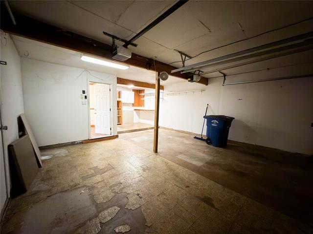 Building Photo - 8636 Strathmore Dr