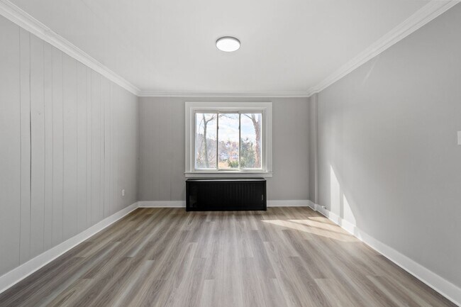 Building Photo - Beautiful 3 Bedroom House in Carrick Available May 1!