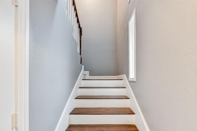 Building Photo - 6306 Riverview Way