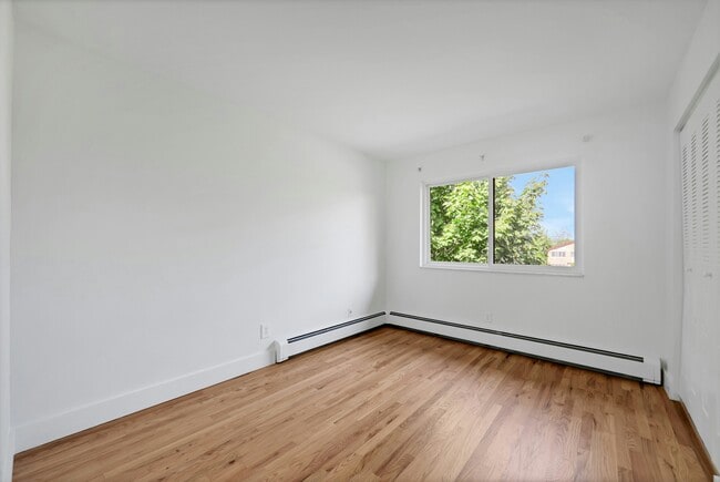 Building Photo - 2413 Hammett Ave