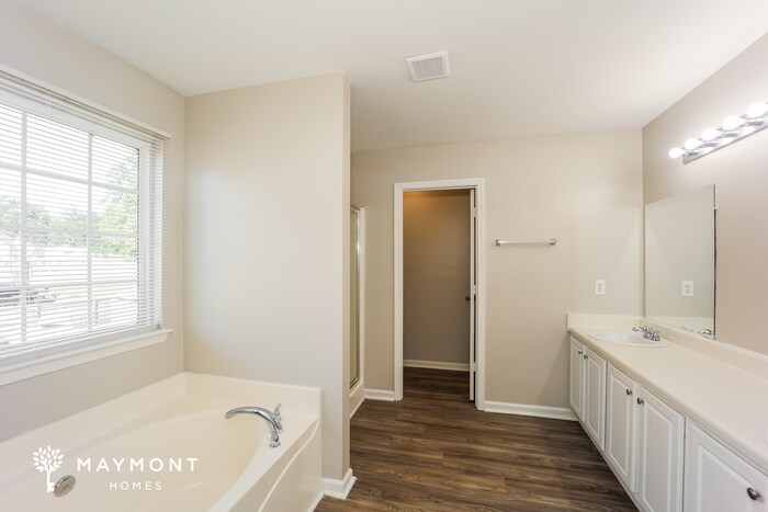 Building Photo - 610 Dot Dr