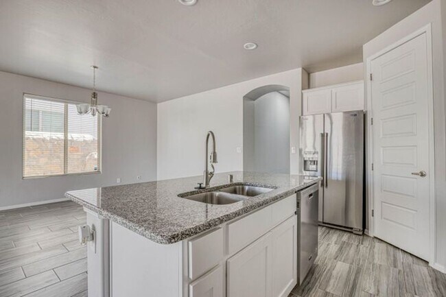 Building Photo - Beautiful East side House