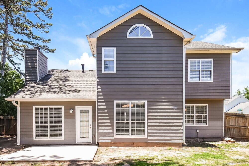 Building Photo - 2057 Wedgewood Dr