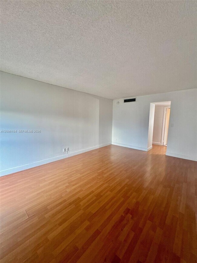 Building Photo - 3475 N Country Club Dr