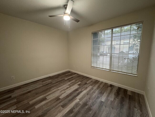 Building Photo - 13703 Richmond Park Dr N