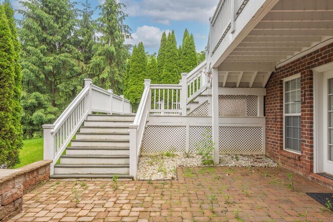 Building Photo - 4930 Brooksview Cir