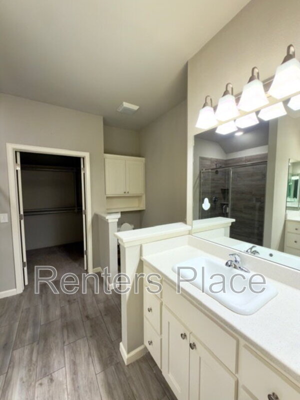 Building Photo - 13936 S Ironwood Pl