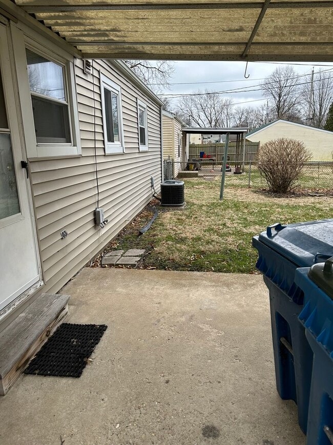Building Photo - 3 Bedroom 1 Bathroom 1375.00