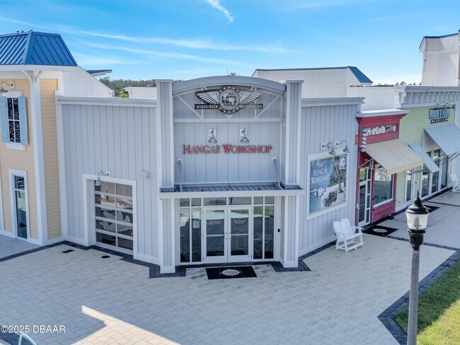 Building Photo - 215 Summertime Pl