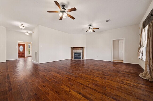 Building Photo - 501 Pine Bluff Dr