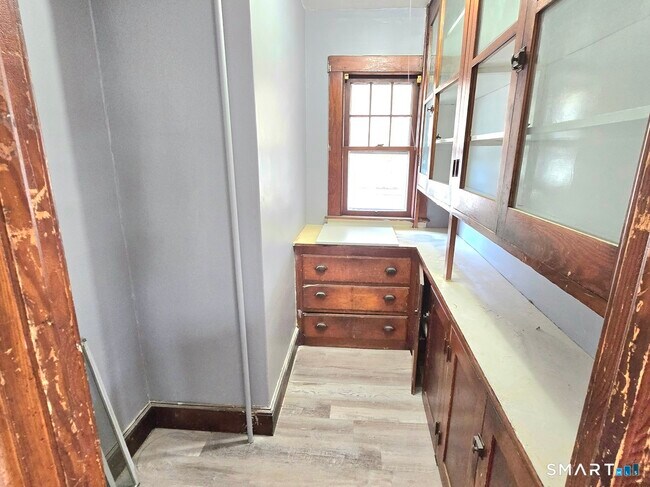 Building Photo - 70 Monroe St