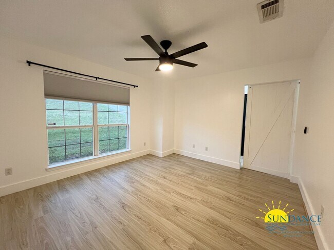 Building Photo - Charming 3-Bedroom + Office Home in Crestview, Prime Location Near I-10 & FL-85!
