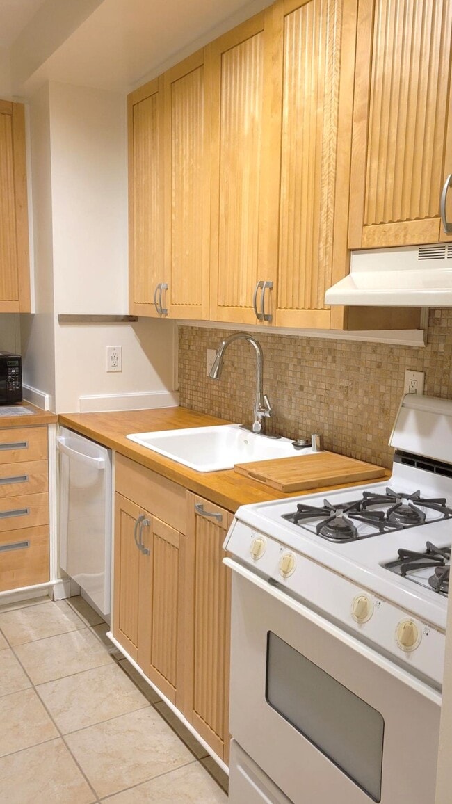 Building Photo - 2755 Ordway St NW