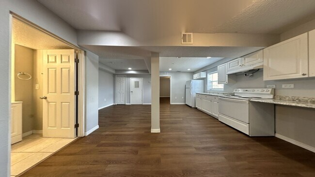 Building Photo - 425 F St