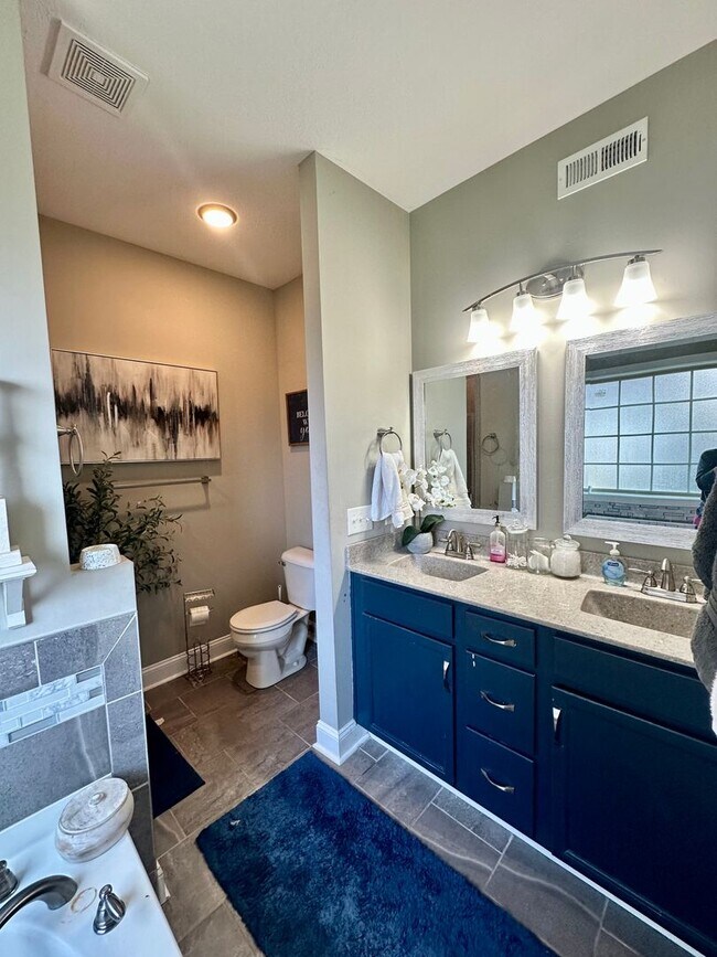 Building Photo - Pet Friendly Three Bedroom with Bonus!