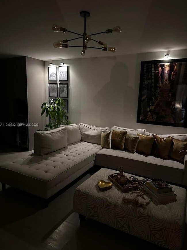 Building Photo - 1811 Sabal Palm Dr