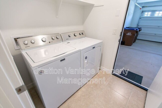 Building Photo - 305 Pinnacle Ridge Dr