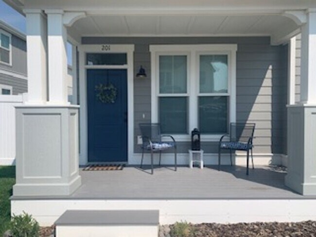 Building Photo - Elysian Road Triplex