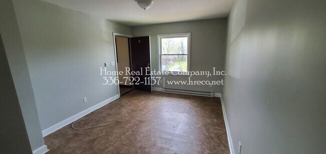 Building Photo - 2334 N Cherry St