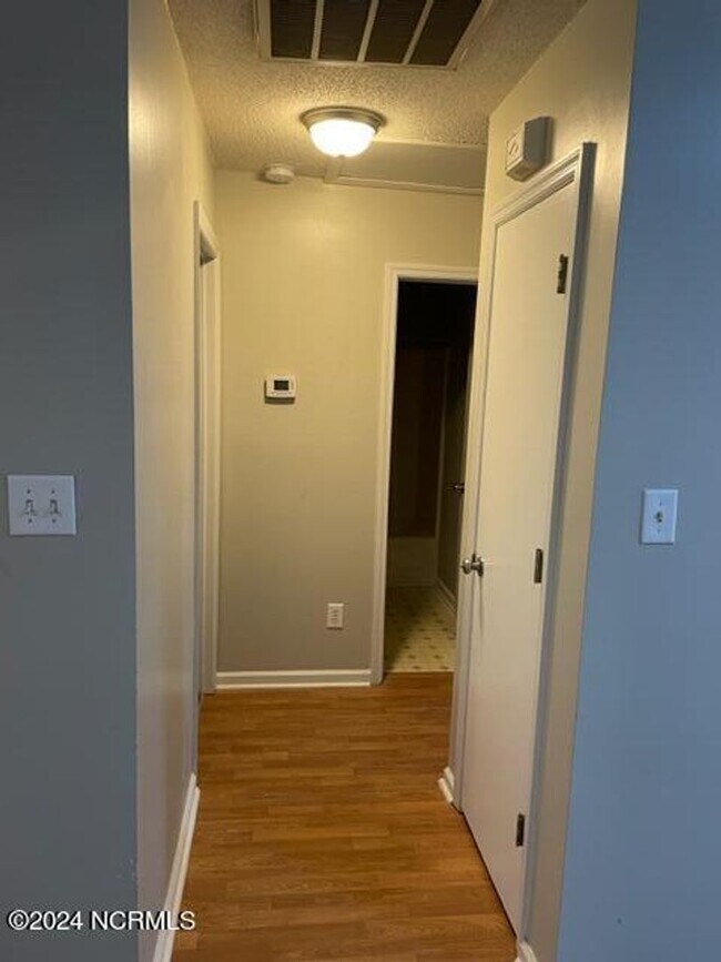 Building Photo - Welcome to Deerfield!