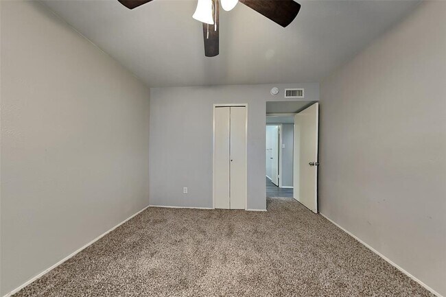 Building Photo - 18311 Navajo Trail Dr
