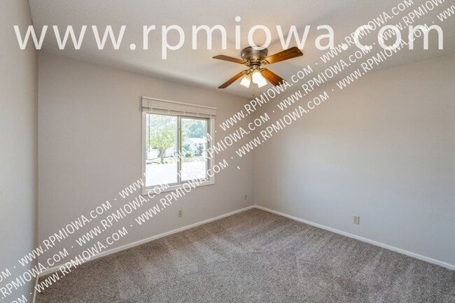 Building Photo - 2056 NW Hickory Ln