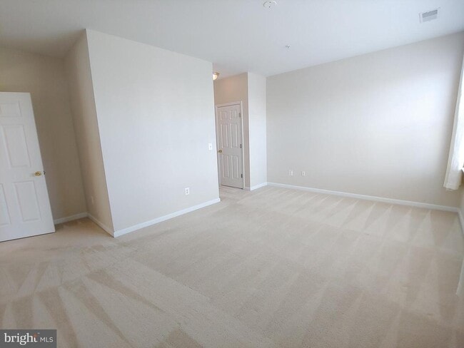 Building Photo - 2610 Chapel Lake Dr