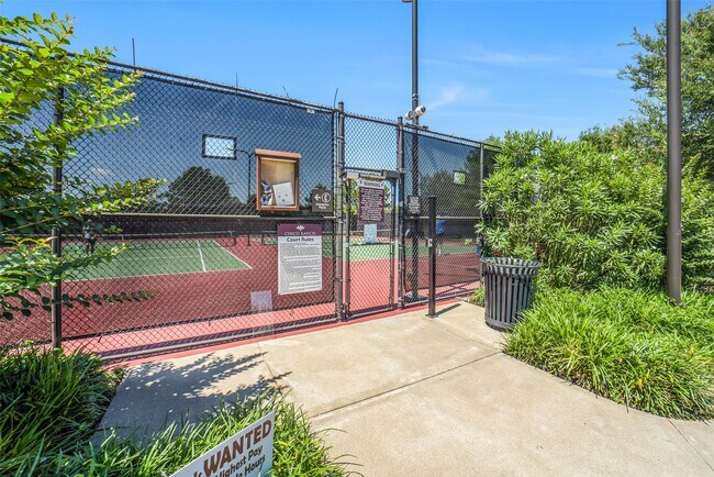 Building Photo - 28606 Rolling Ridge Dr