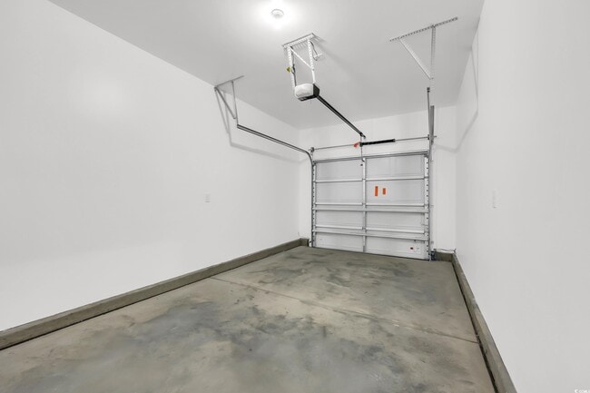 Building Photo - 2087 Victory Wy