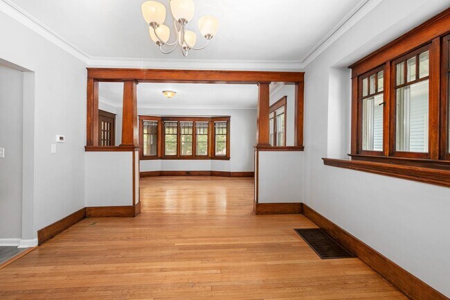 Building Photo - 220 Valley Ave SW