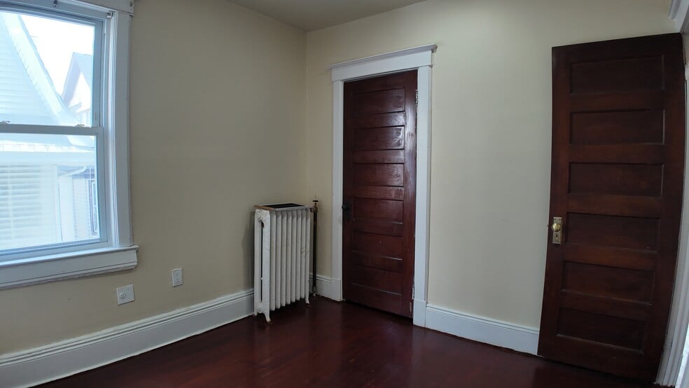 Building Photo - 8 Morris Cres