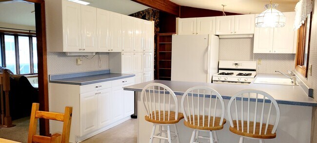 Building Photo - 41511 N Country Club Dr