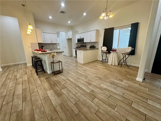Building Photo - 2225 Moonridge Ln