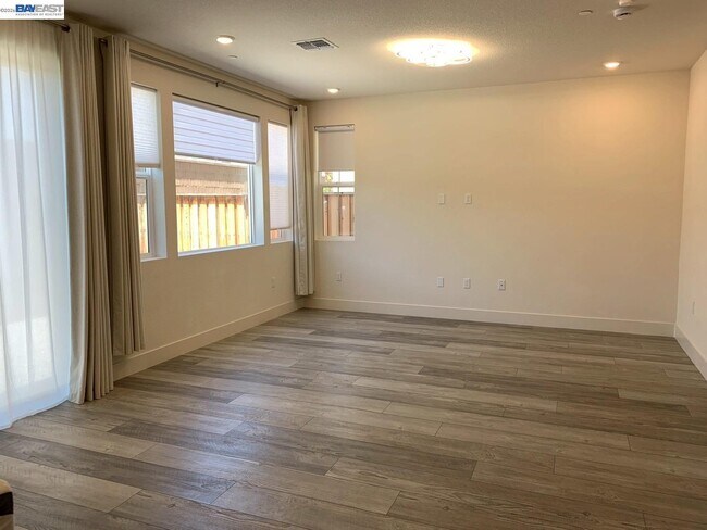 Building Photo - 7149 Diamond Ave