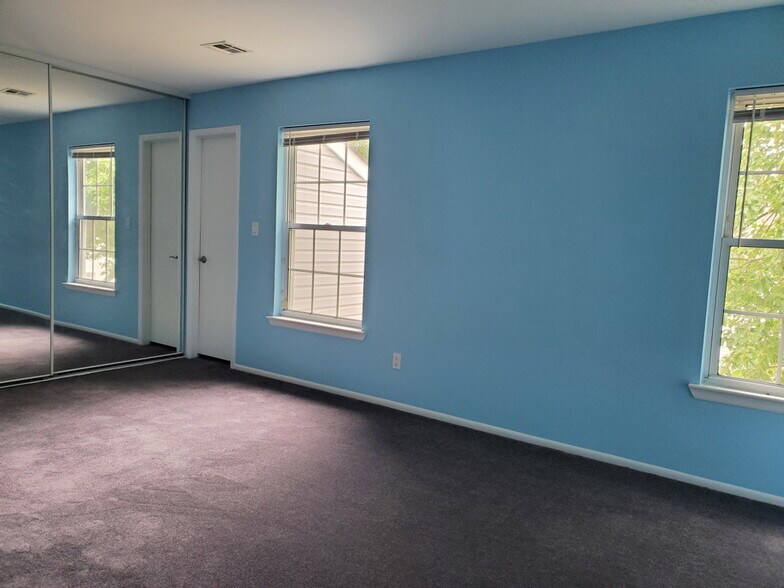 Master bedroom - 60 County Rd
