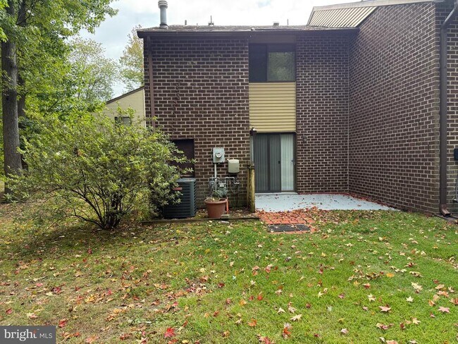 Building Photo - 4 Laurel Ct