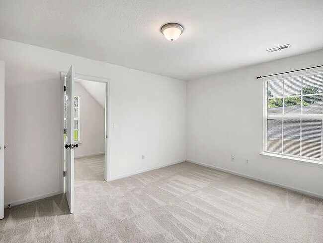 Building Photo - 211 Night Heron Dr