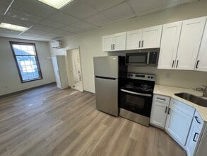 Building Photo - 460 W 600 N