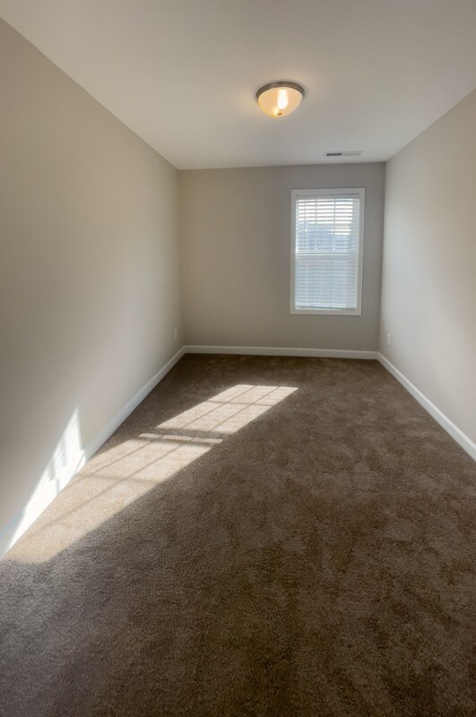 Building Photo - 723 Pine St