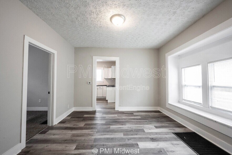 Building Photo - 729 N Bosart Ave