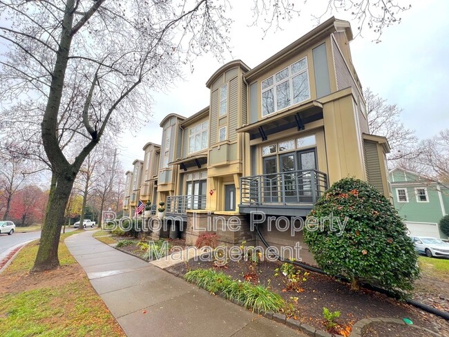 Building Photo - 738 Garden District Dr