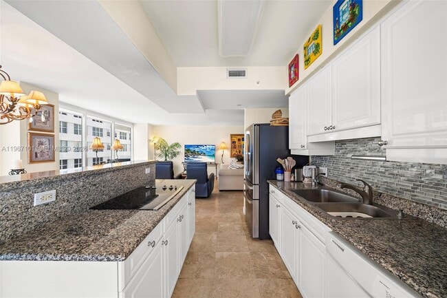 Building Photo - 4775 Collins Ave